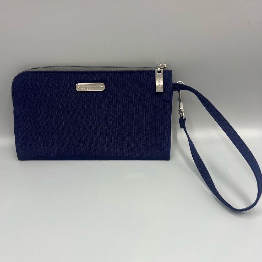 Baggallini RFID Metro Navy Wristlet Wallet